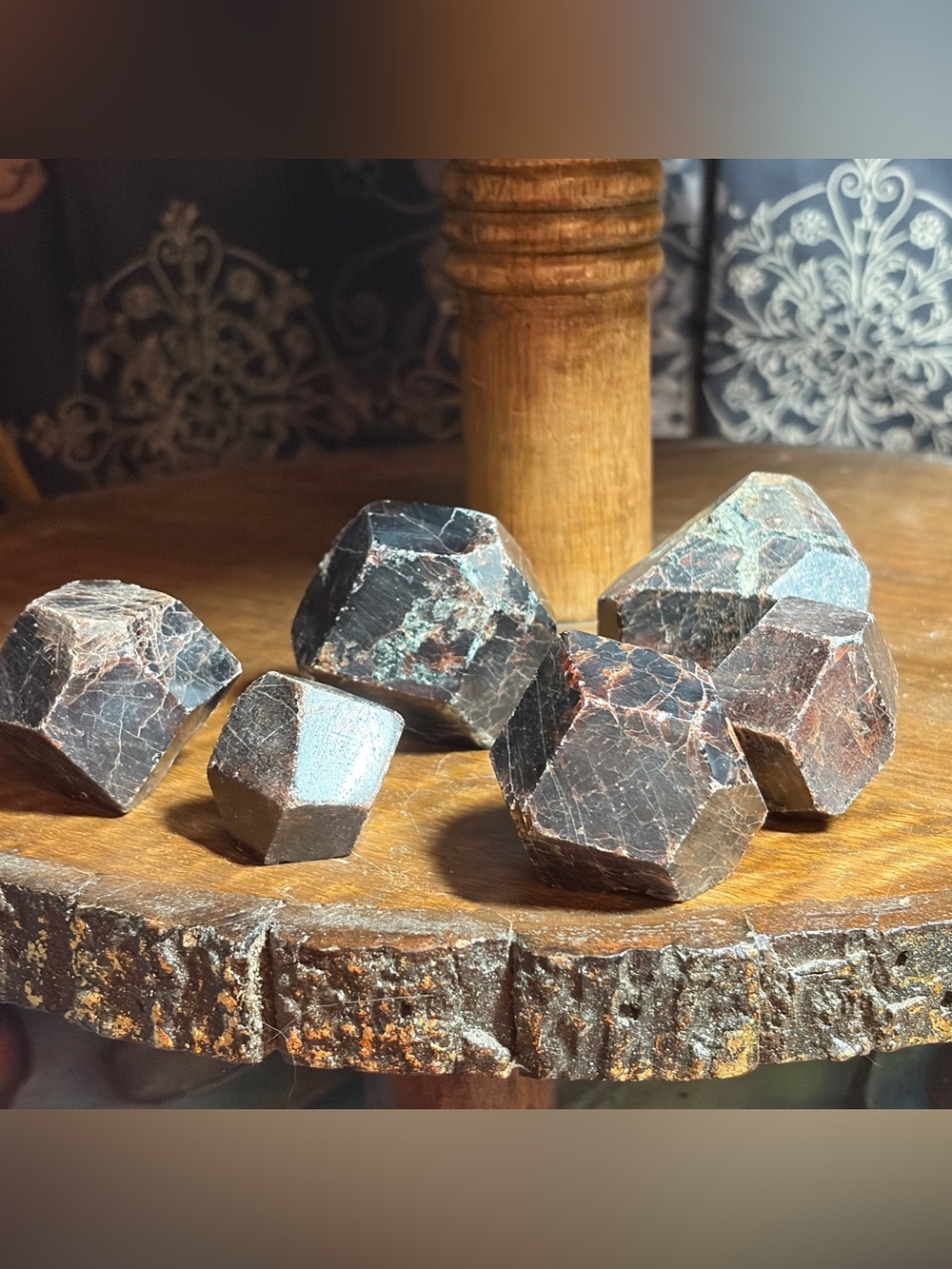 Garnet crystal pieces - Picture 2 of 9
